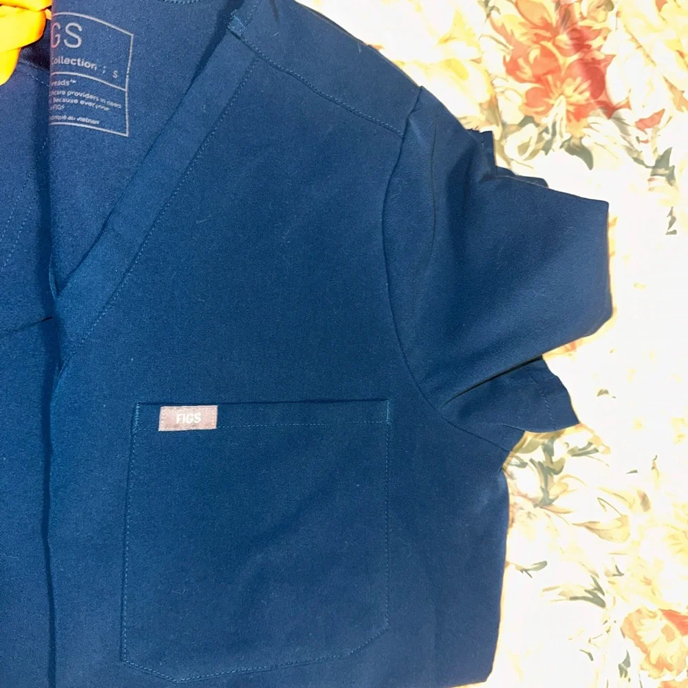 Figs Navy Scrub Ensemble - Picture 2 of 9